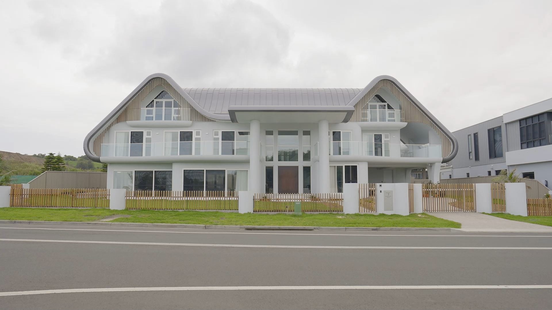 Birdblack Design – Hai Lang